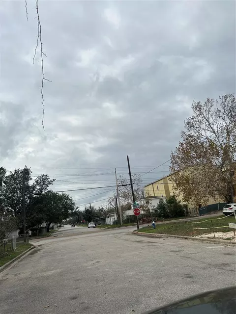 1712 Moody St, Houston, TX 77009