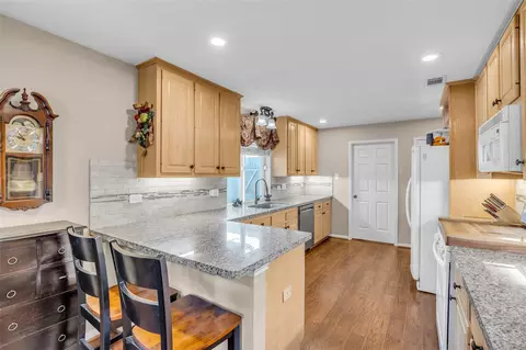 Kitchen - 2618 Spring Bend Dr, Spring, TX 77386 photo 8 of 9
