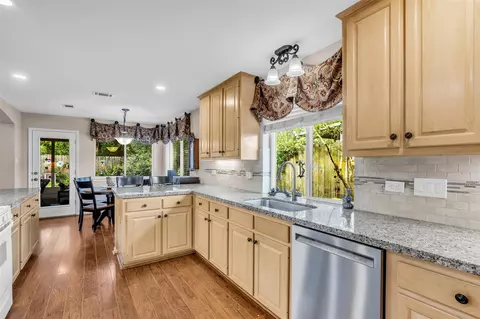 Kitchen - 2618 Spring Bend Dr, Spring, TX 77386 photo 6 of 9