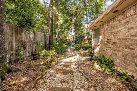 Exterior - 2618 Spring Bend Dr, Spring, TX 77386 photo 5 of 7