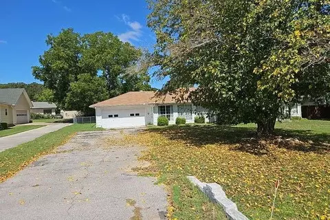 422 Navajo Trl, Gainesville, TX 76240