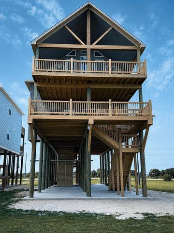 1216 Highway 87, Gilchrist, TX 77617