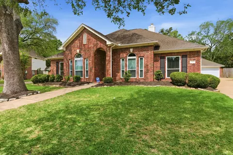 304 Melodywood Dr, Friendswood, TX 77546