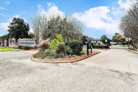 View/Area - 18800 Egret Bay Blvd #907, Houston, TX 77058 photo 3 of 3