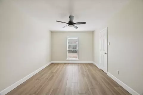 Bedroom - 18800 Egret Bay Blvd #907, Houston, TX 77058 photo 2 of 4