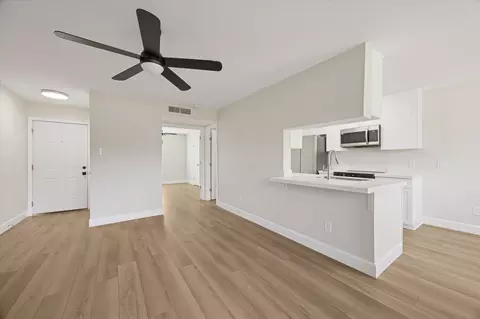 Living - 18800 Egret Bay Blvd #907, Houston, TX 77058 photo 6 of 8
