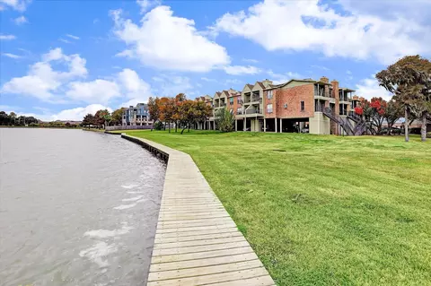 View/Area - 18800 Egret Bay Blvd #907, Houston, TX 77058 photo 2 of 3