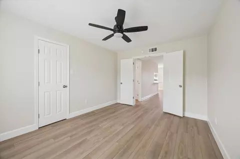 Bedroom - 18800 Egret Bay Blvd #907, Houston, TX 77058 photo 4 of 4