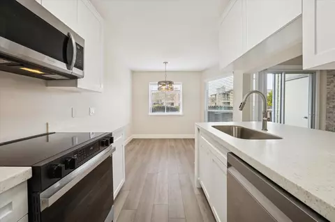Kitchen - 18800 Egret Bay Blvd #907, Houston, TX 77058 photo 4 of 4