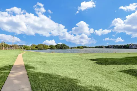 View/Area - 18800 Egret Bay Blvd #907, Houston, TX 77058 photo 1 of 3