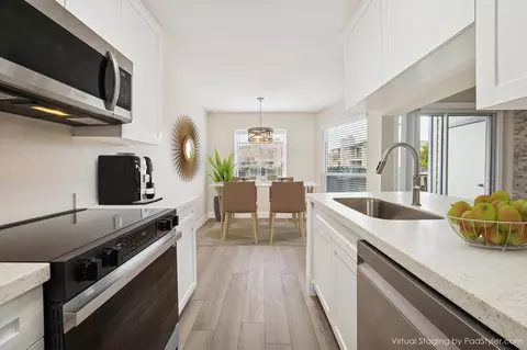 Kitchen - 18800 Egret Bay Blvd #907, Houston, TX 77058 photo 3 of 4