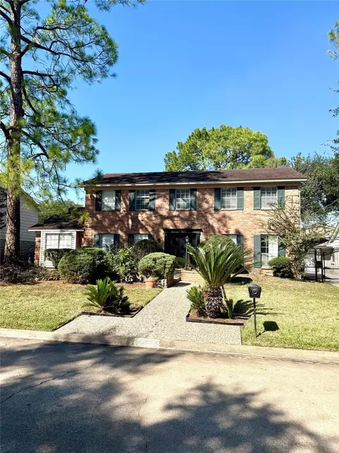 10818 Chevy Chase Dr, Houston, TX 77042