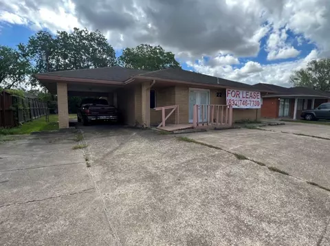 2207 Strawberry Rd, Pasadena, TX 77502