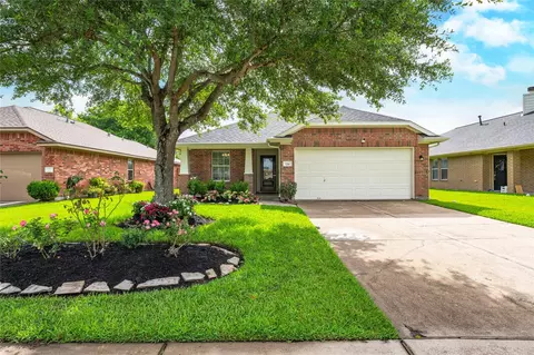 129 Rustic Colony Ln, Dickinson, TX 77539
