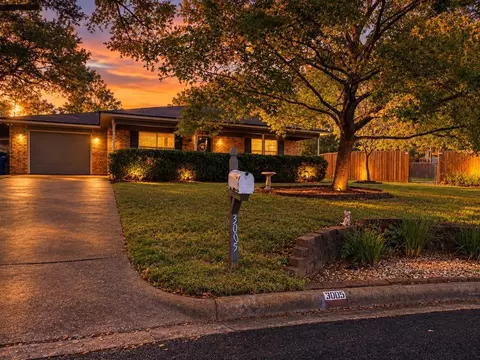 3005 Pebble Ct, Huntsville, TX 77340