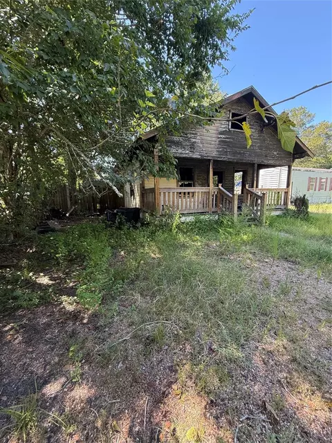 306 Ash Ln, Daisetta, TX 77533