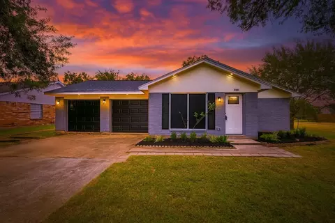 3901 Wood Sorrel Dr, Dickinson, TX 77539