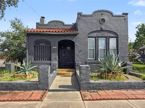 3814 Ursuline St, Galveston, TX 77550