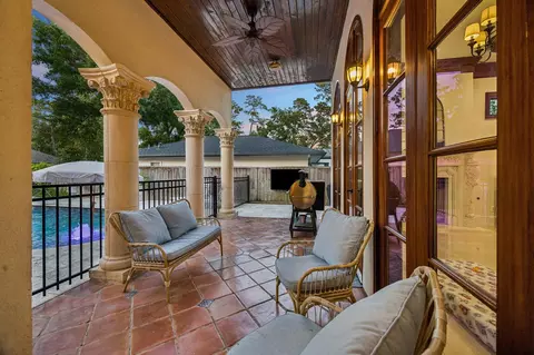 Exterior - 8448 Westview Dr, Houston, TX 77055 photo 3 of 9