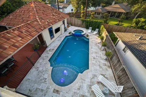 Exterior - 8448 Westview Dr, Houston, TX 77055 photo 8 of 9