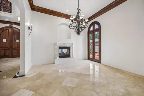 Living - 8448 Westview Dr, Houston, TX 77055 photo 4 of 8