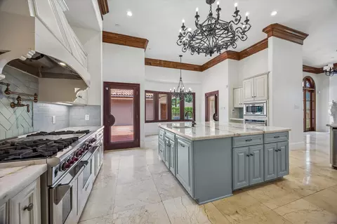 Kitchen - 8448 Westview Dr, Houston, TX 77055 photo 3 of 3