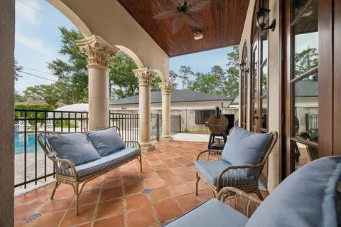 Exterior - 8448 Westview Dr, Houston, TX 77055 photo 4 of 9