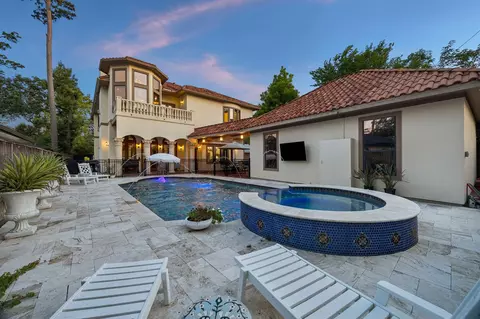 Exterior - 8448 Westview Dr, Houston, TX 77055 photo 5 of 9