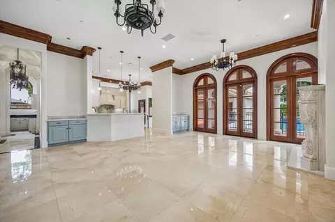 Living - 8448 Westview Dr, Houston, TX 77055 photo 2 of 8