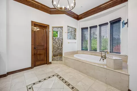 Bath - 8448 Westview Dr, Houston, TX 77055 photo 2 of 5