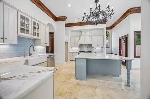 Kitchen - 8448 Westview Dr, Houston, TX 77055 photo 1 of 3