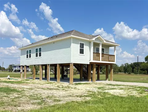 638 Swallow Dr, Palacios, TX 77465