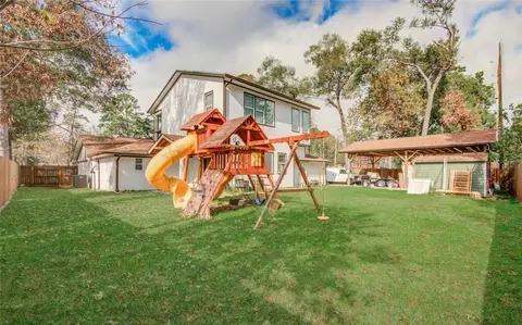 Exterior - 25910 Maplewood Dr, Spring, TX 77386 photo 9 of 11