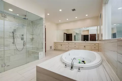Bath - 25910 Maplewood Dr, Spring, TX 77386 photo 3 of 11