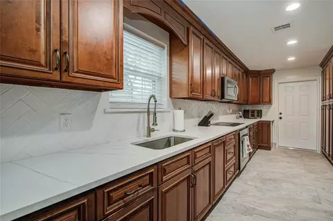 Kitchen - 25910 Maplewood Dr, Spring, TX 77386 photo 4 of 6