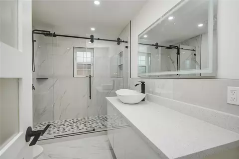 Bath - 25910 Maplewood Dr, Spring, TX 77386 photo 10 of 11