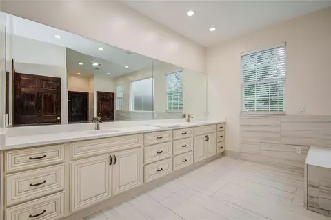 Bath - 25910 Maplewood Dr, Spring, TX 77386 photo 6 of 11