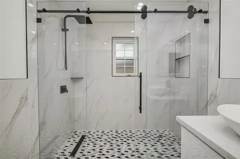 Bath - 25910 Maplewood Dr, Spring, TX 77386 photo 8 of 11