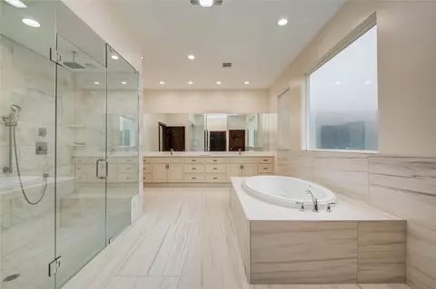 Bath - 25910 Maplewood Dr, Spring, TX 77386 photo 1 of 11