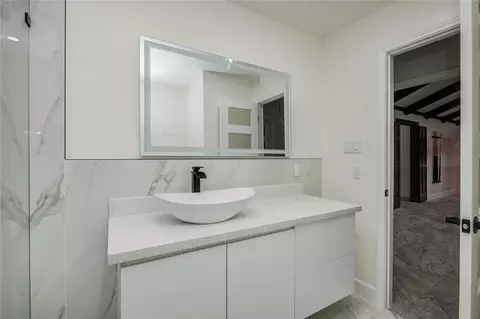 Bath - 25910 Maplewood Dr, Spring, TX 77386 photo 9 of 11