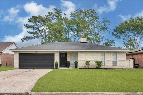 16715 Bougainvilla Ln, Friendswood, TX 77546