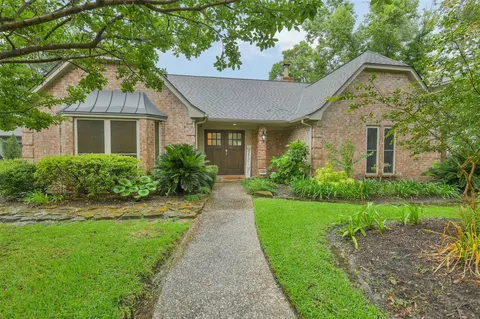 2810 Woodland Ridge Dr, Kingwood, TX 77345