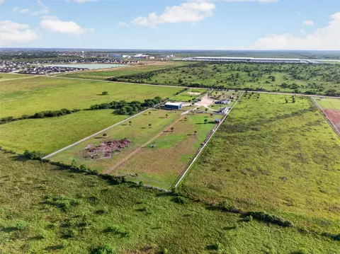 2672 Harrison Rd, Sealy, TX 77474