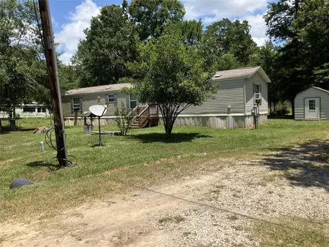 420 Moonlite Dr, Livingston, TX 77351