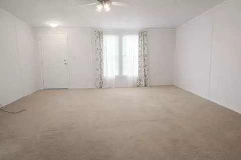 1224 Vallejo St, El Campo, TX 77437