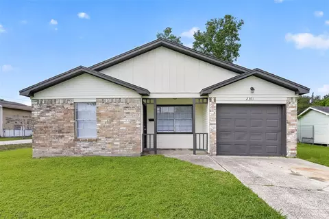2301 7th Ave N, Texas City, TX 77590