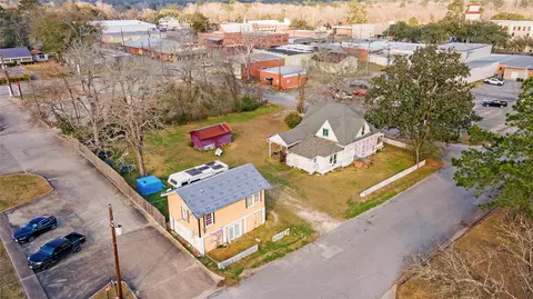 304 W Wheat St, Woodville, TX 75979
