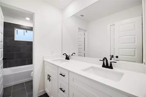 Bath - 3406 Windmill Palm Dr, Manvel, TX 77578 photo 1 of 6
