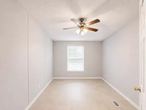Bedroom - 17709 Pine View Dr, Conroe, TX 77302 photo 3 of 6
