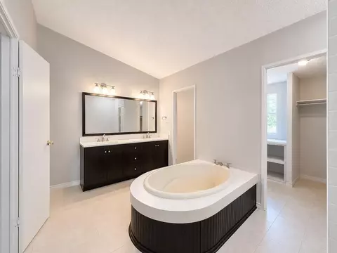 Bath - 17709 Pine View Dr, Conroe, TX 77302 photo 4 of 4